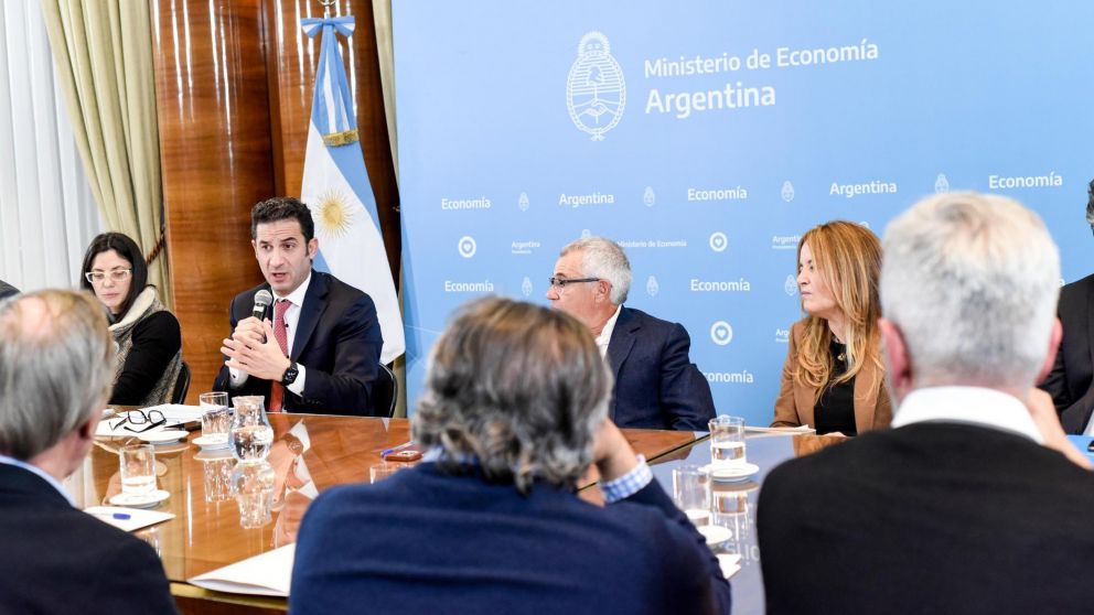 La reunión fue encabezada por el ministro de Economía, Sergio Massa, y por el secretario de Comercio, Matías Tombolini (Télam).