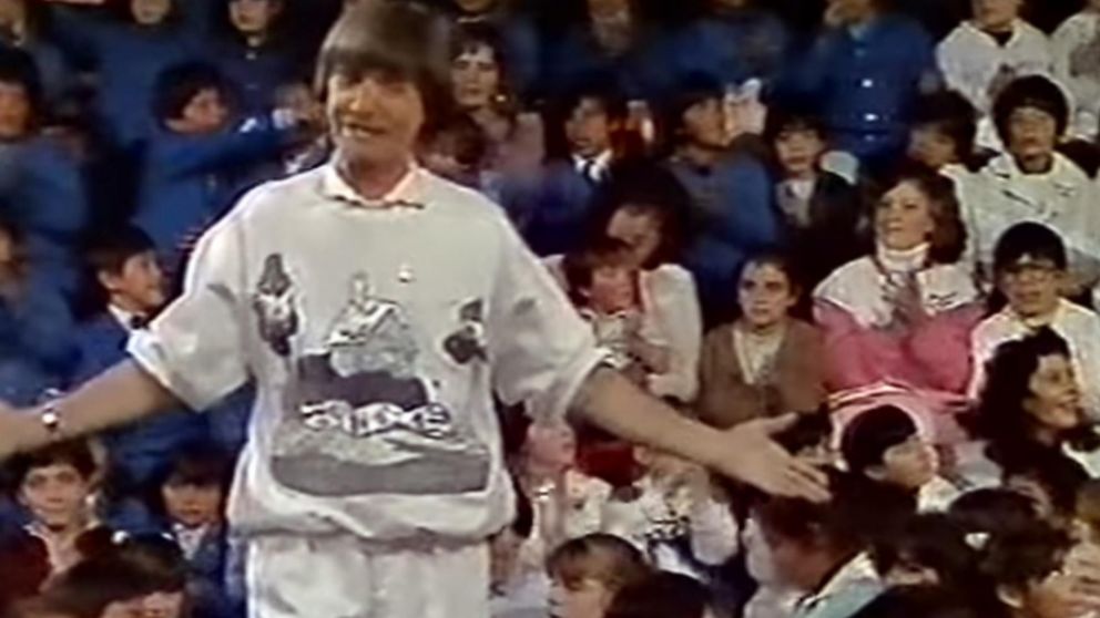 El artista compartió muchas de sus canciones con los chicos en el "Show de Carlitos Balá" (Captura de TV).