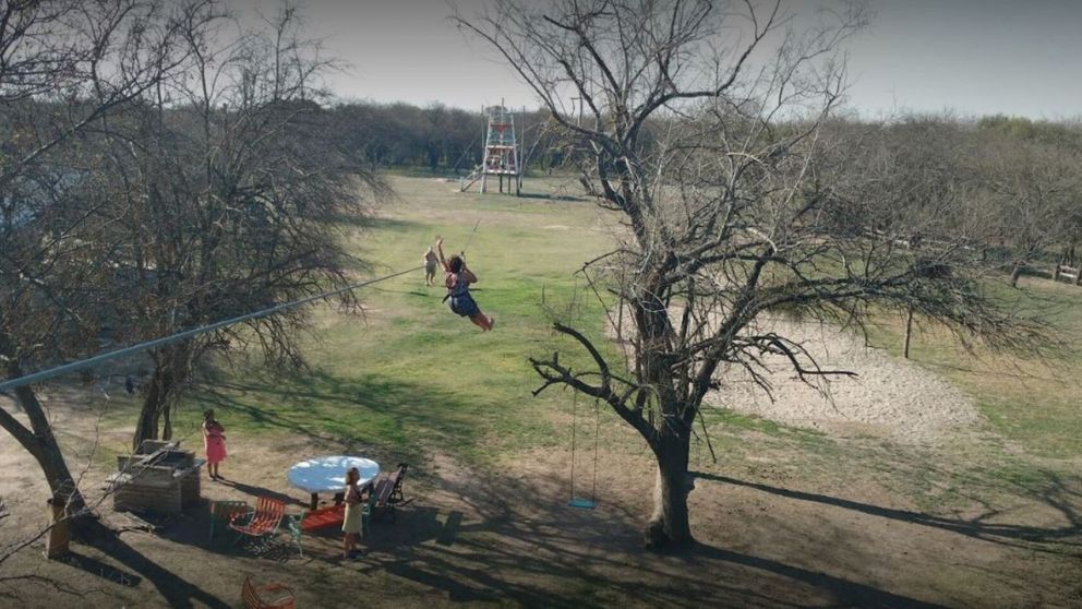Una nena de 11 años murió tras caer de una tirolesa en un camping en Santiago del Estero (Imagen ilustrativa).