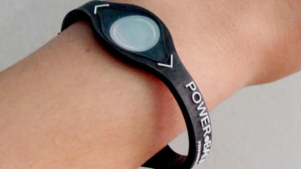 Power Balance: qué fue de las famosas pulseras que “aumentaban la fuerza y el equilibrio”.