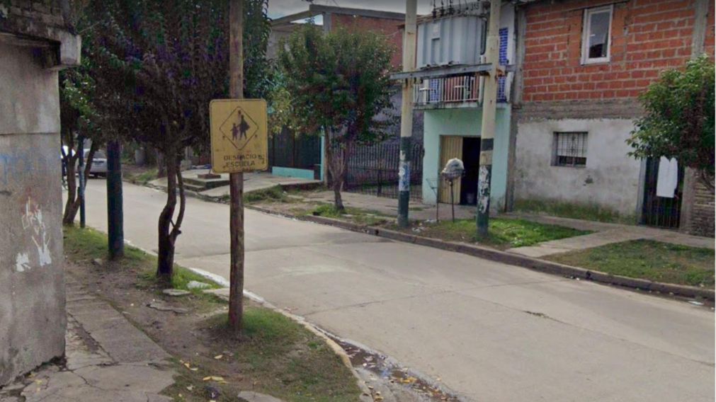 Acá, este vecindario, fue herido de arma de fuego el efectivo policial.