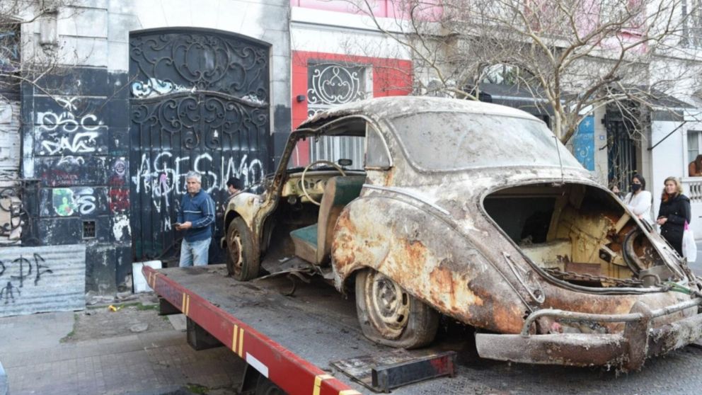 Uno de los autos que sacaron de la casa en la que Barreda mató a toda su familia