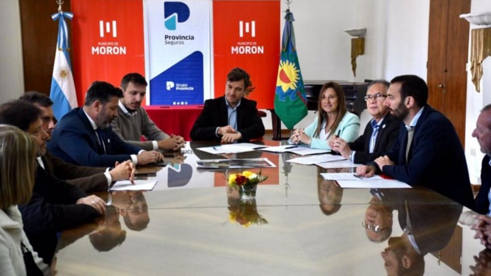 Morón y el Grupo Provincia firmaron un convenio para facilitar el acceso al alquiler de viviendas.