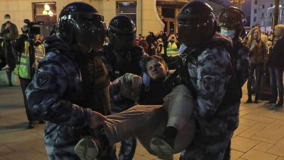 Civiles a la guerra: m�s de 1000 detenidos en Rusia durante protestas por los anuncios de Putin.