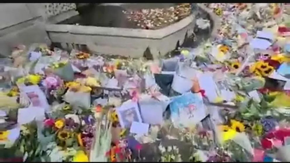 Un hincha de Boca recordó el descenso de River en el funeral de la Reina Isabel II.