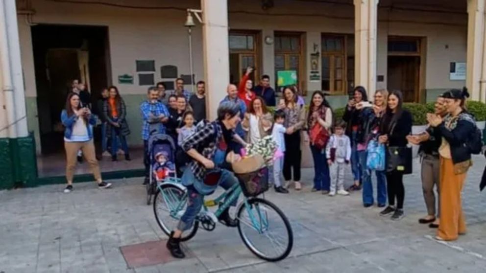 Una maestra sufrió el robo de su bicicleta para ir a trabajar y sus alumnos le regalaron una nueva (Imagen redes sociales).