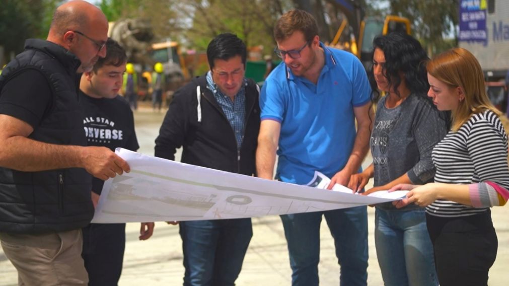 El ministro Leo Nardini visitó obras de pavimento que se ejecutan en Tortuguitas.