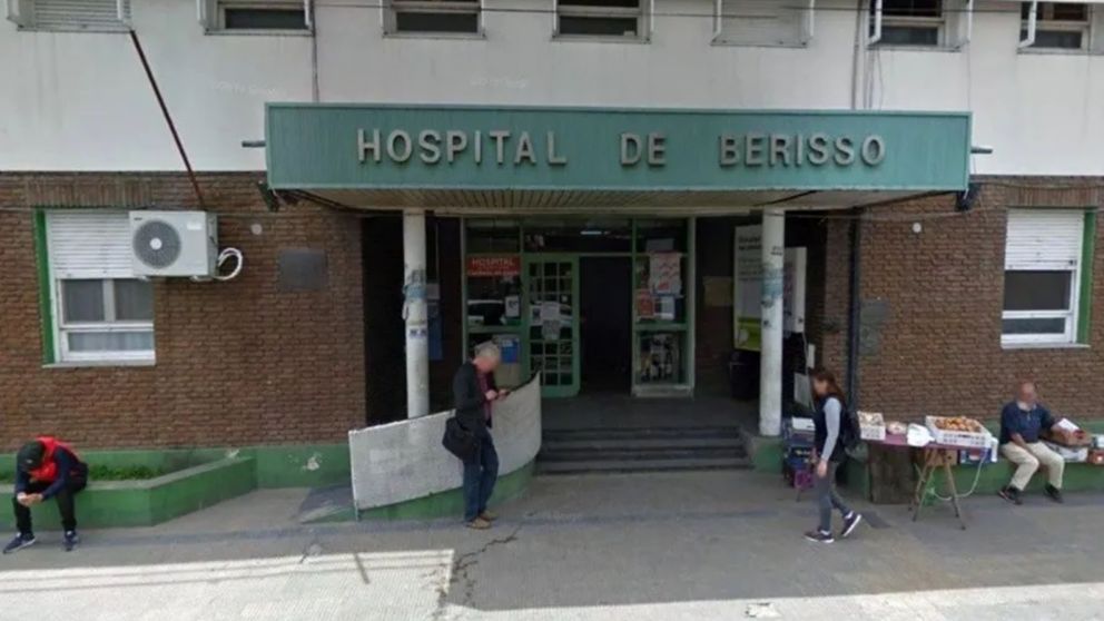 La víctima fue atendida en el Hospital de Berisso y está fuera de peligro.