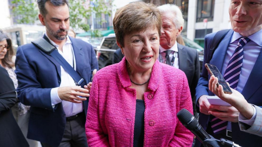 Kristalina Georgieva, titular del FMI, antes de ingresar a la reunión con Alberto Fernández.