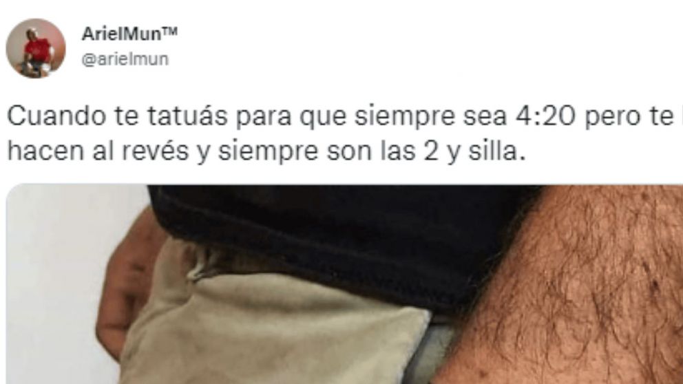 Se hizo un tatuaje para que sean siempre las "4:20", pero por un error se volvió viral en redes sociales.