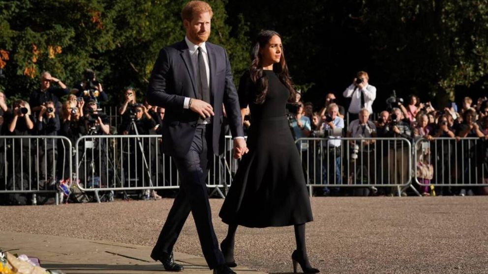 Harry y Meghan participan del funeral de Isabel II (Twitter).