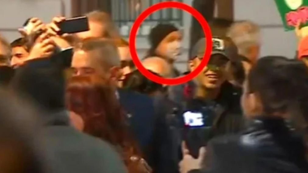 Gabriel Nicol�s Carrizo en las inmediaciones de la vivienda de la vicepresidenta Cristina Kirchner (Archivo).
