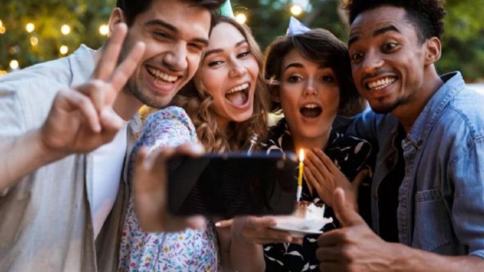 Los más queridos: estos son los signos que tienen más amigos y que mejor caen.