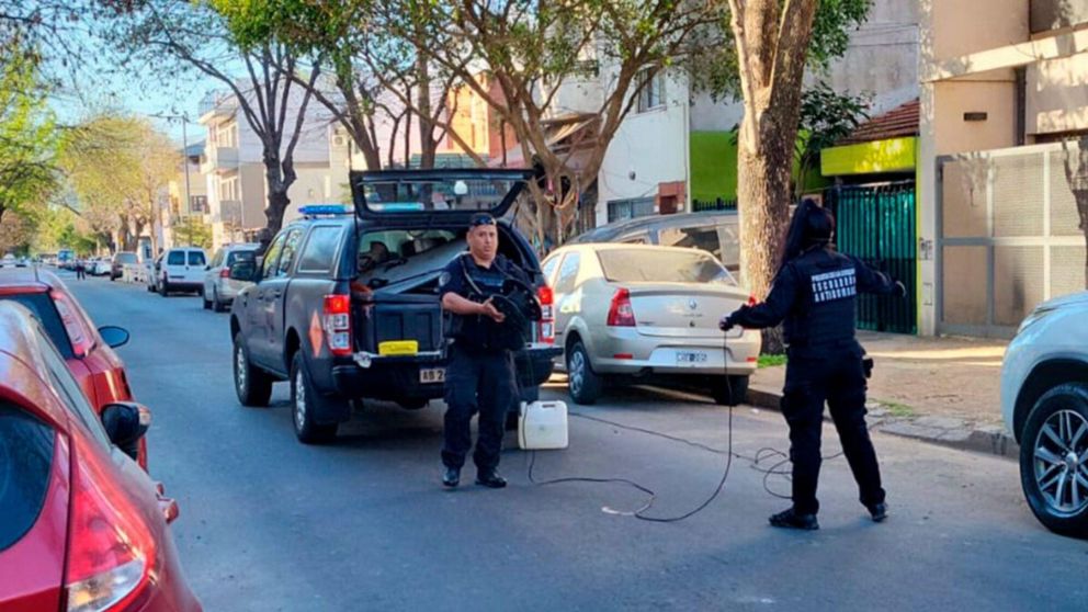 Personal del Escuadr�n Antibombas de la Polic�a de la Ciudad trabaj� frente al domicilio del juez Jorge Gorini.