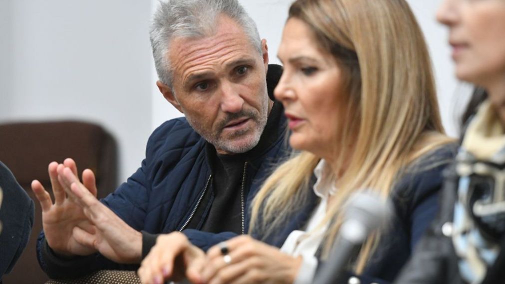 Nicolás Pachelo junto a su abogada. Foto Télam