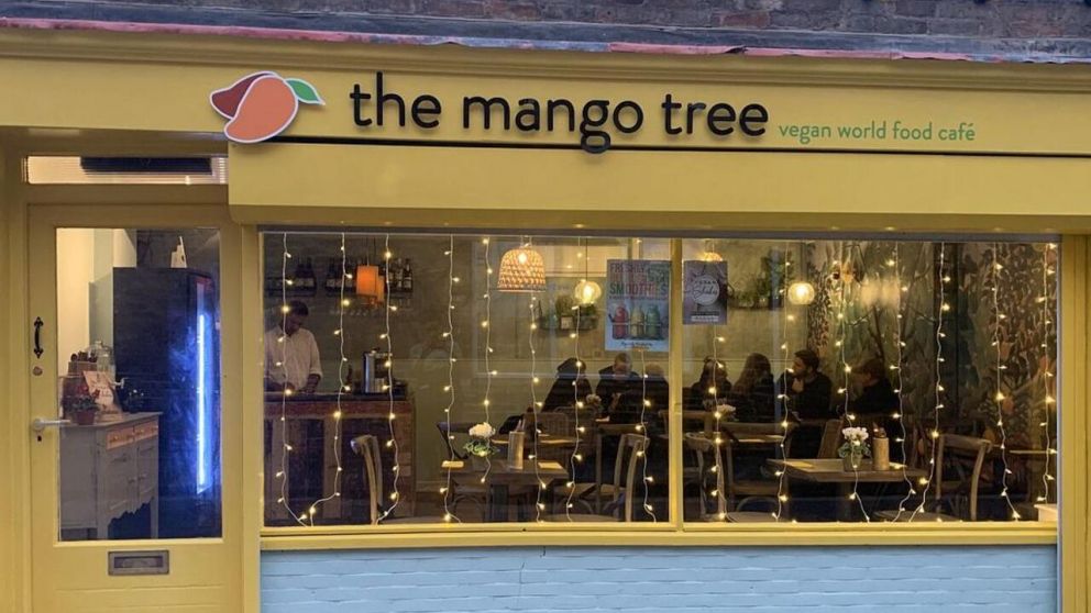La drástica decisión de un restaurante vegano despertó la furia de sus clientes.