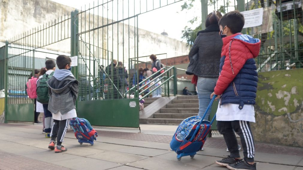 La decisión del gobierno porteño de extender el cronograma de clases también implica el traslado de las jornadas docentes a los sábados (Foto: Fernando Pérez Ré).