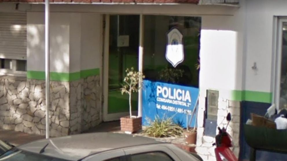 Los efectivos policiales de esta seccional buscan a los autores del episodio.