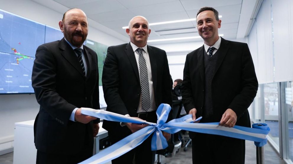 Gildo Insfrán, Alexis Guerrera y José Beni inauguraron el Sistema de Monitoreo y Gestión de la Vía Navegable Troncal.