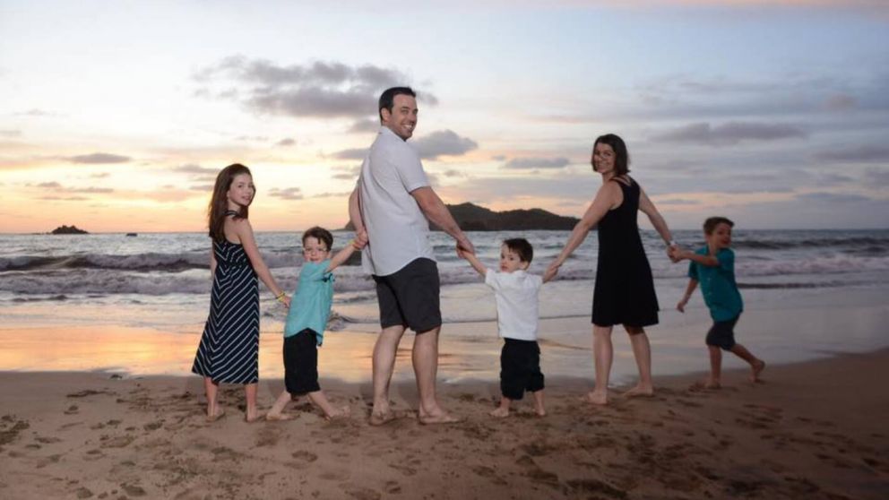 Una familia recorre el mundo antes de que sus hijos pierdan la vista por una enfermedad (Imagen redes sociales).