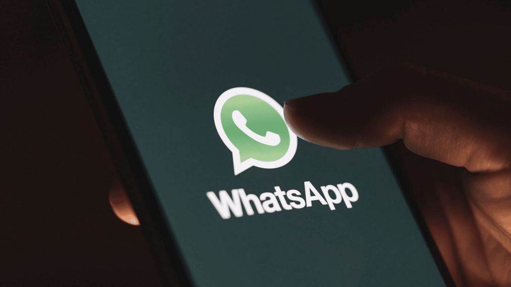Los usuarios de WhatsApp notaron un error en la aplicación por un atajo duplicado.