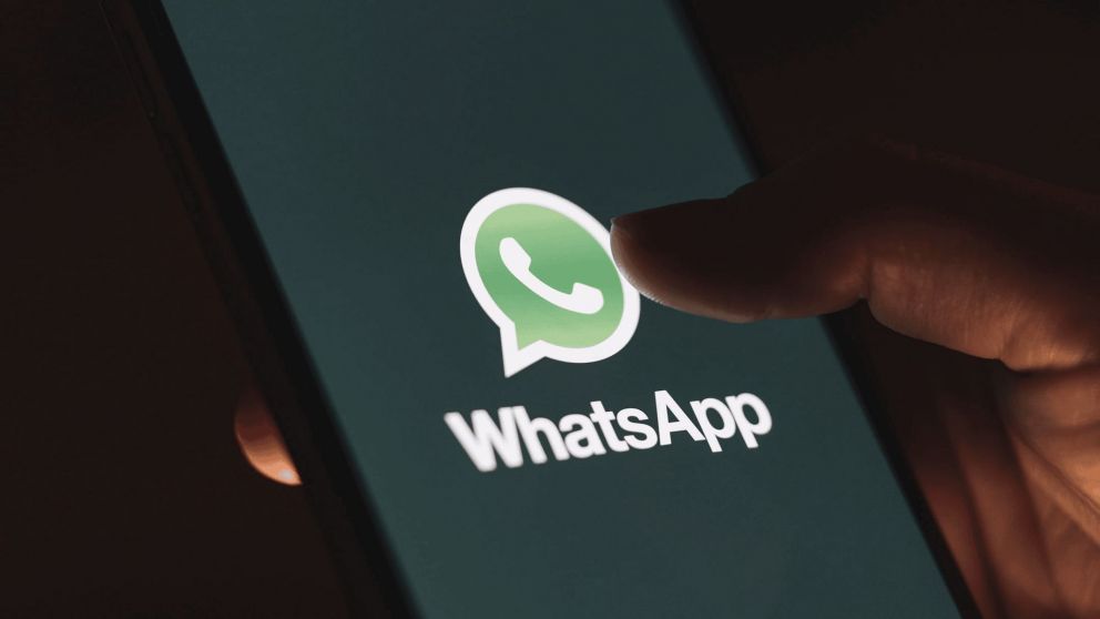 Los usuarios de WhatsApp notaron un error en la aplicación por un atajo duplicado.