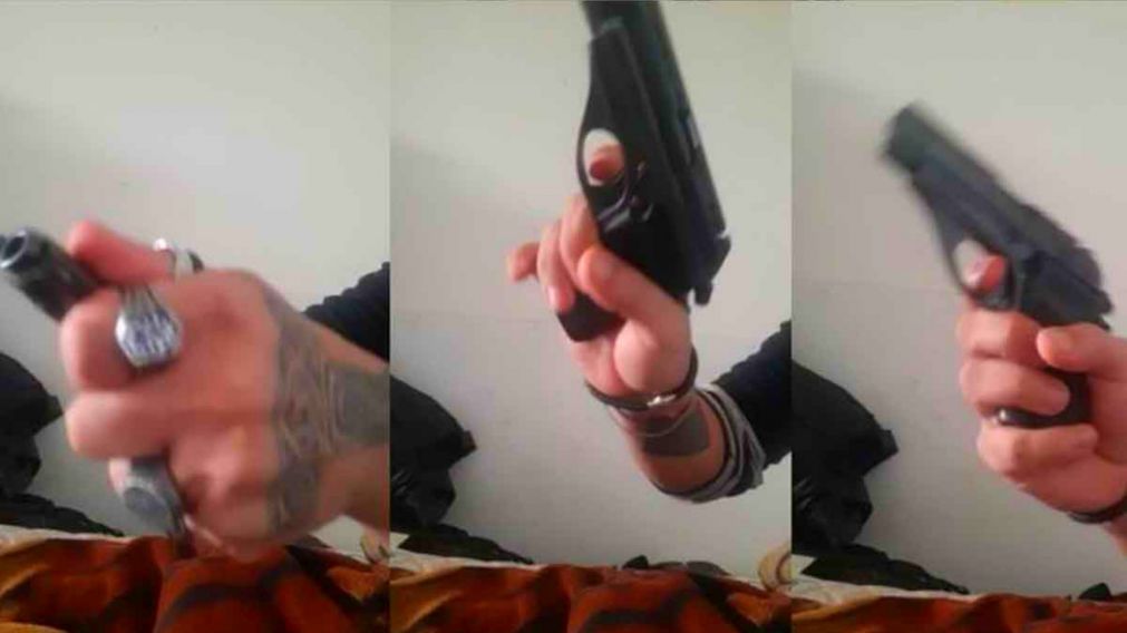 Así recargaba el arma Sabag Montiel (Captura de video).