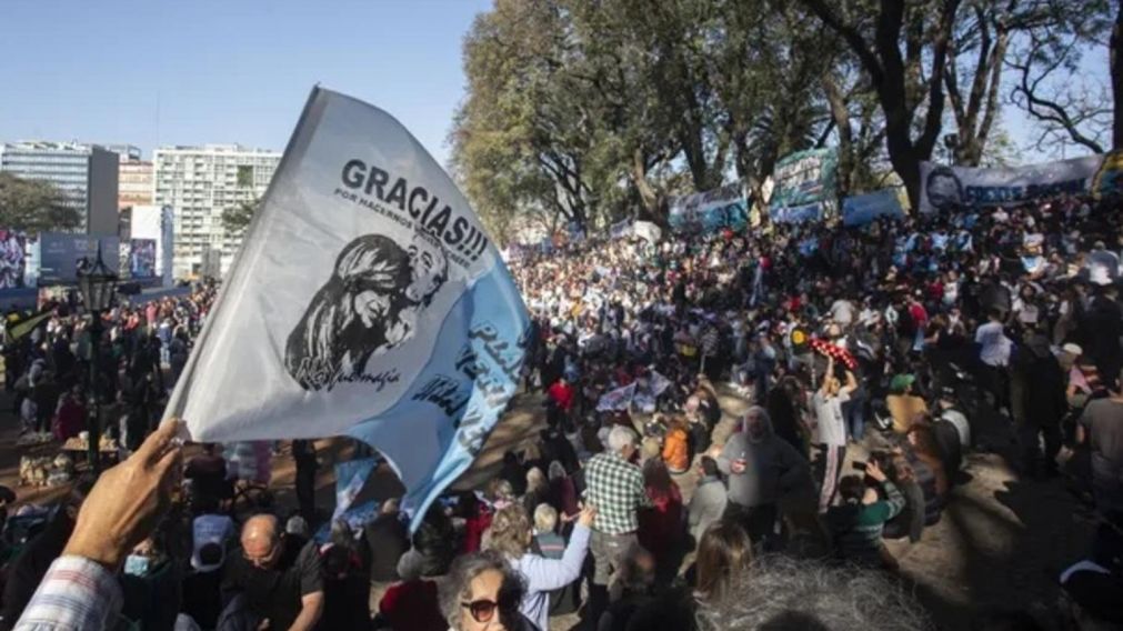 Los militantes se convocaron en el Parque Lezama pasado el mediodía.