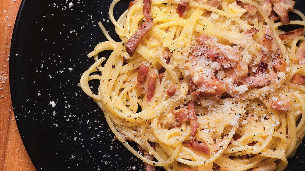 La salsa carbonara es ideal para acompañar un plato de pasta.