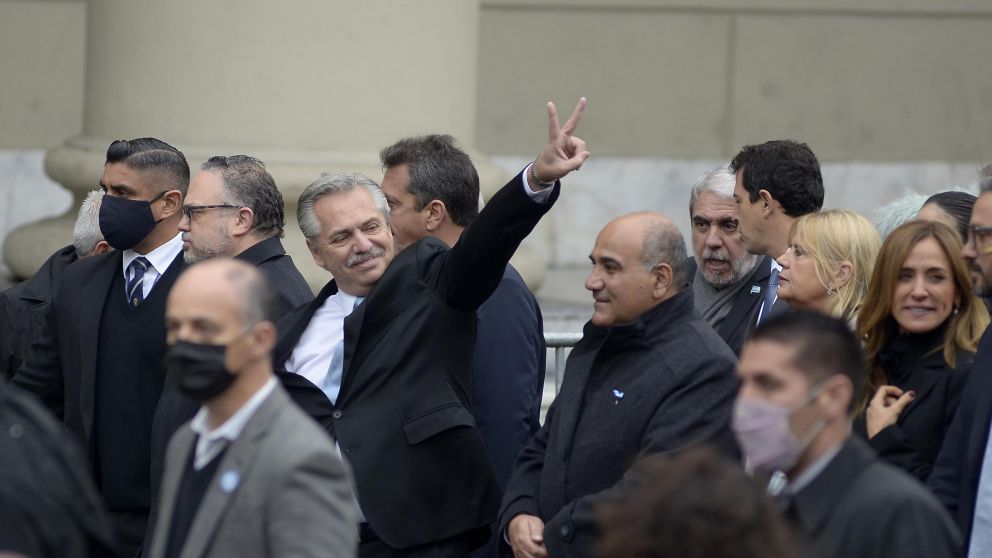 Tras el intento de asesinato a Cristina, miembros del gobierno confirmaron presencia a las 13 en el santuario de Luj�n. (Foto: Fernando P�rez R�)