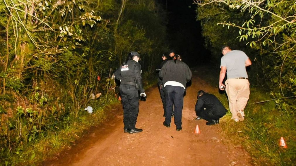 La policía trabajando en la escena del crimen. (Foto: ADNSUR)