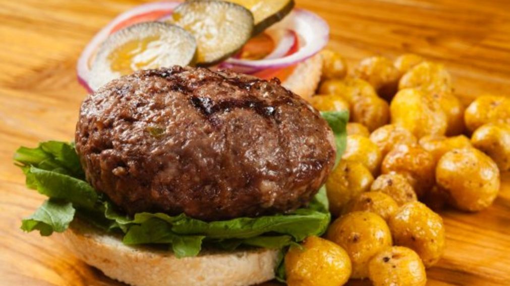 ¿Cena o merienda?: la polémica hamburguesa de un bar del conurbano bonaerense.