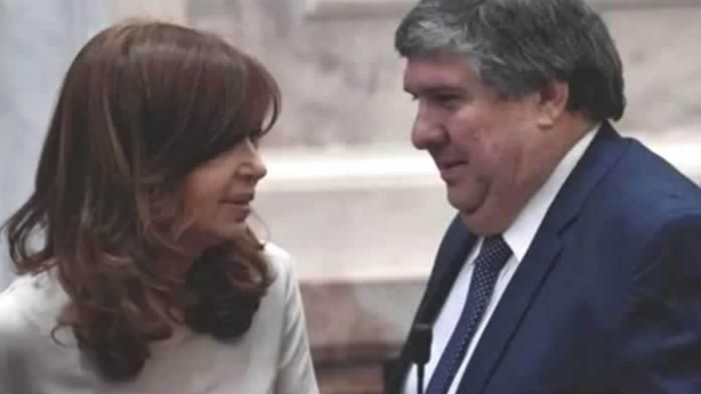 Cristina Kirchner y José Mayans, en una de sus interacciones en el Senado (Archivo).