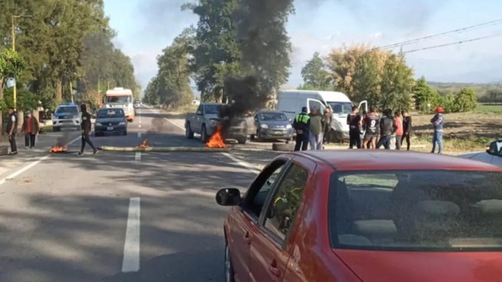 Los manifestantes permanecieron en el lugar durante varias horas.