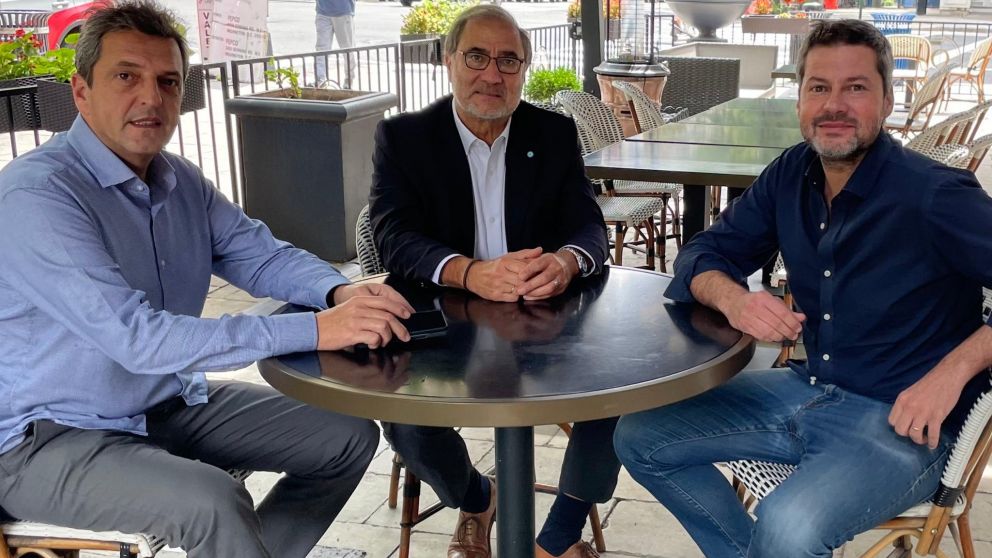 Sergio Massa, Jorge Argüello y Marcelo Lammens, este lunes en Washington (Gentileza @JorArguello/Twitter).