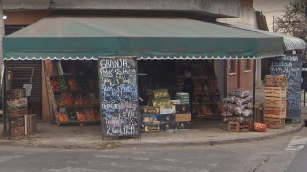 La víctima, de 34 años, intentó pedir ayuda en este comercio del oeste del Conurbano.