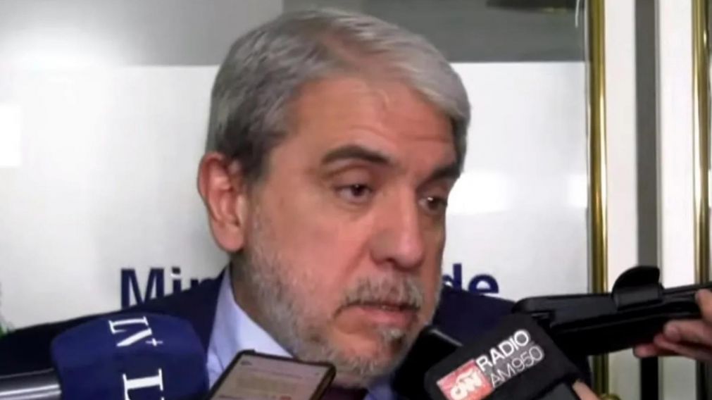 Aníbal Fernández, ministro de Seguridad, habló este lunes por la mañana con la prensa antes de ingresar a su oficina.