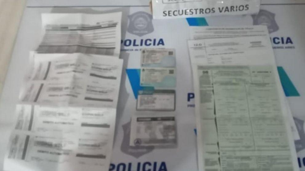 Parte de la documentaci�n que fue secuestrada por los funcionarios policiales.