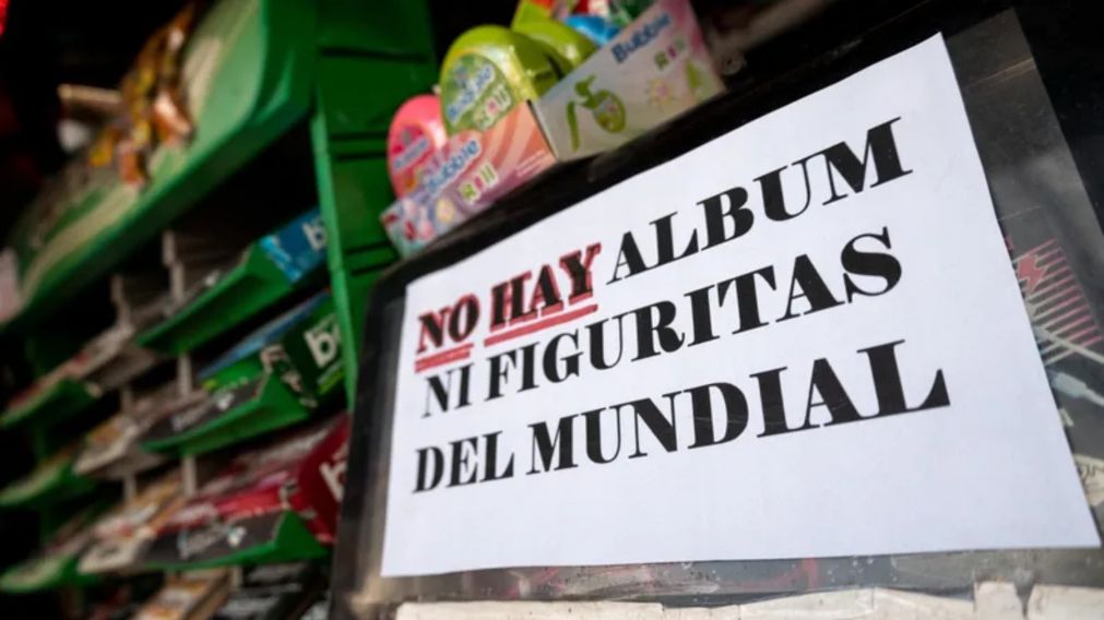 El furor por las figuritas del mundial hartó a este kiosquero.