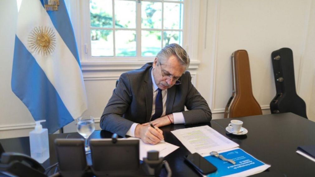 Alberto Fern�ndez firm� el Decreto 573 en la jornada del jueves (Archivo).