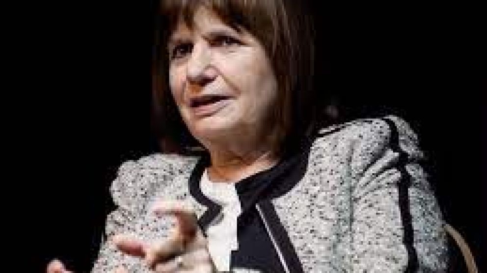 La ex ministra escribió en Twitter y generó polemica.