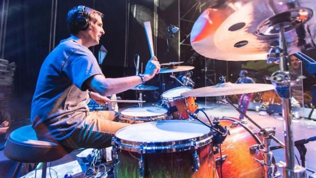 Lucas De Azevedo fue el primer baterista del exitoso grupo uruguayo La Vela Puerca (Foto Instagram).