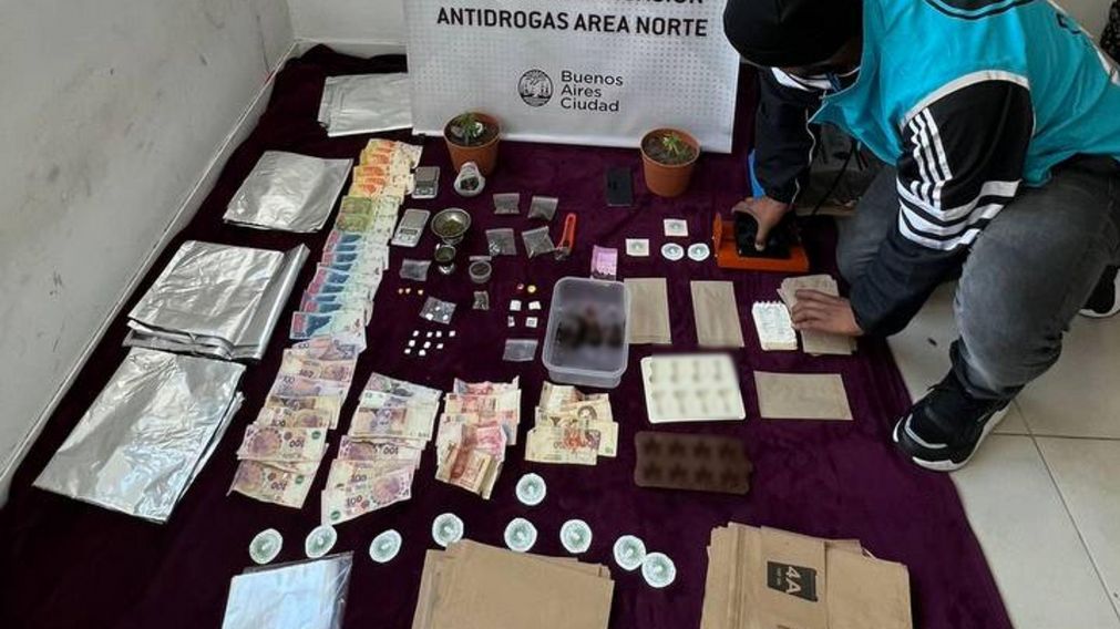 Los elementos secuestrados a las presuntas reposteras de Congreso (Polic�a de la Ciudad).