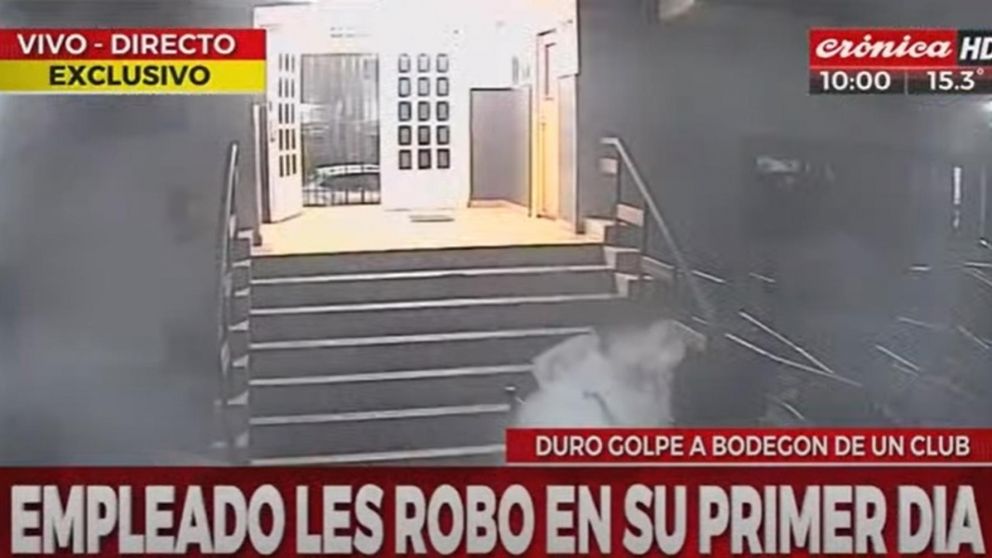 El robo fue registrado por las cámaras de seguridad del local gastronómico (Crónica HD).