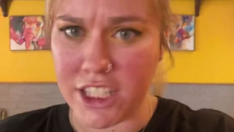 La gerente del restaurante mostró su reacción con los clientes que no dejan propina y se volvió viral.