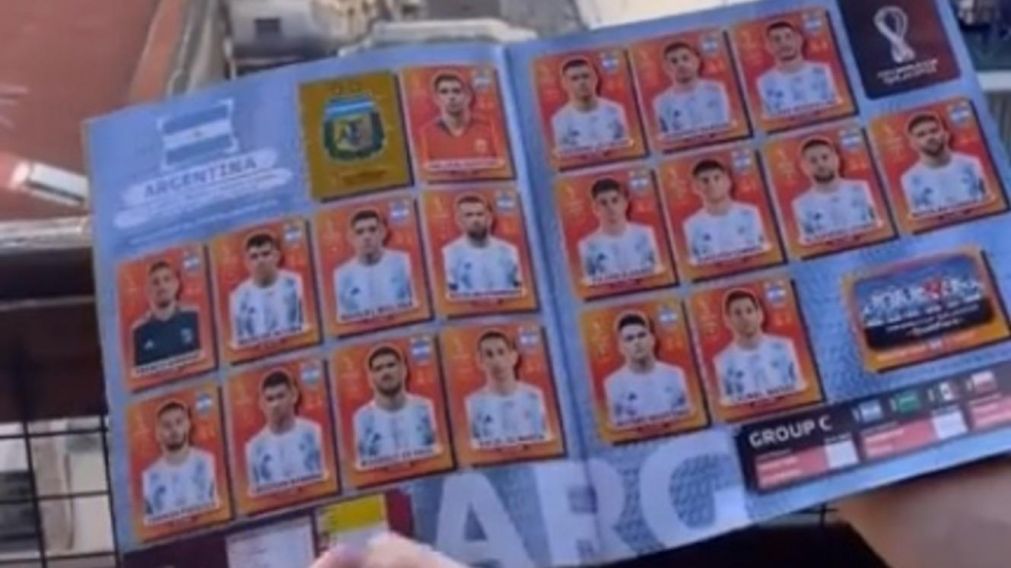 En solo unos días, un joven de 20 años completó el álbum (Captura de video).
