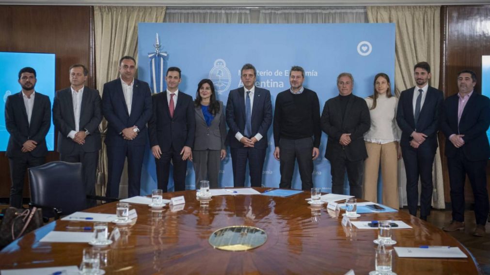 PreViaje: Sergio Massa y Matías Lammens firmaron un acuerdo de precios con el sector hotelero.