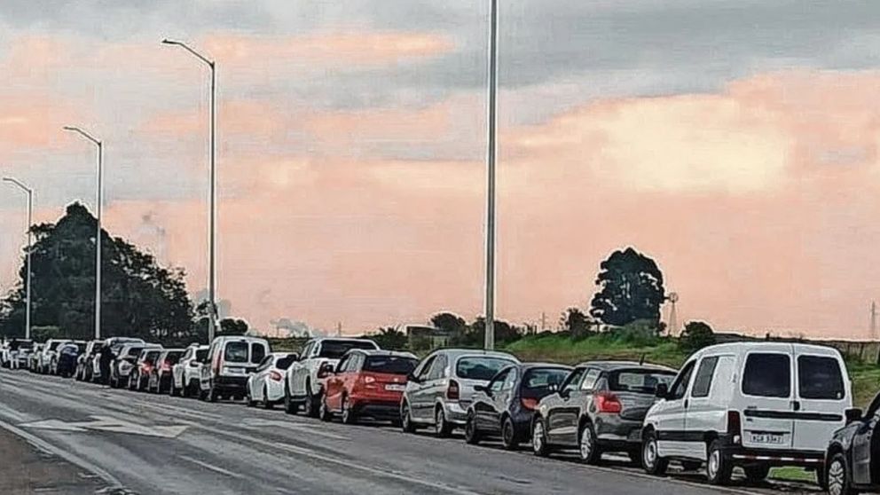 El puente Fray Bentos-Gualeguaych� (Puerto Unzu�) fue el paso fronterizo m�s elegido por los uruguayos, con colas de varios kil�metros.