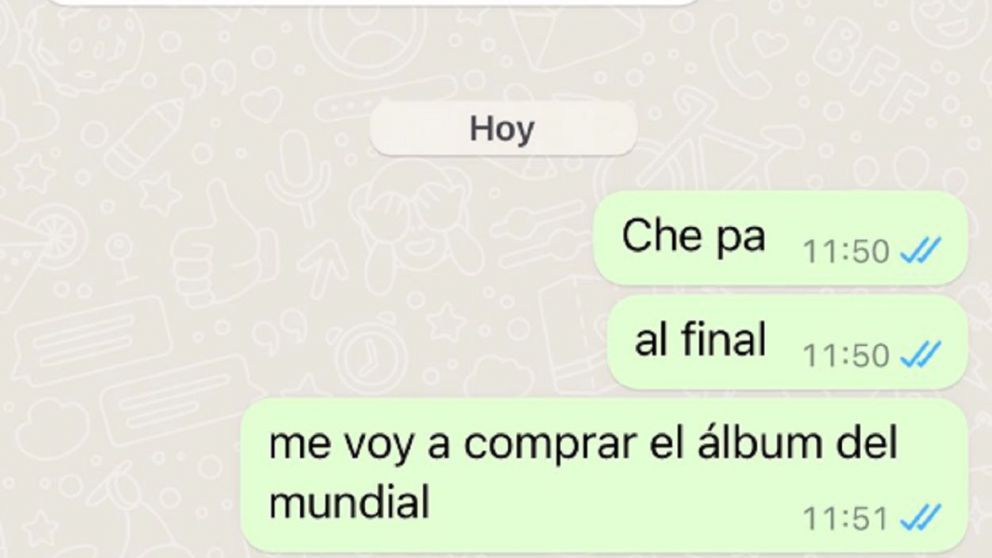 Le contó al papá que se compraría el álbum del Mundial y la brutal respuesta lo descolocó: "Mirá este video para llenarlo más rápido"