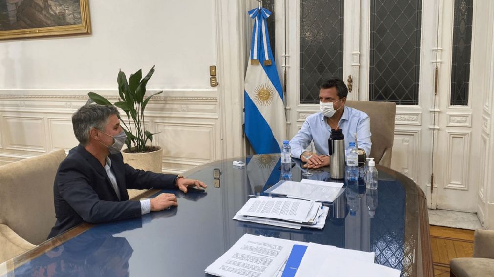El ministro Sergio Massa con el nuevo interventor del ENRE (Twitter/@WalterMartello).